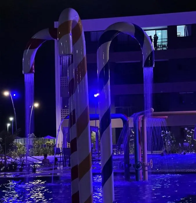 Flat ESTUDIO de LUXO - Praia de Muro Alto - Piscinas - Ideal para CASAIS, famílias com crianças - ap COMPLETO - AR COND, WI FI, NETFLIX, ESTACIONAMENTO - 400 mt do MAR-1